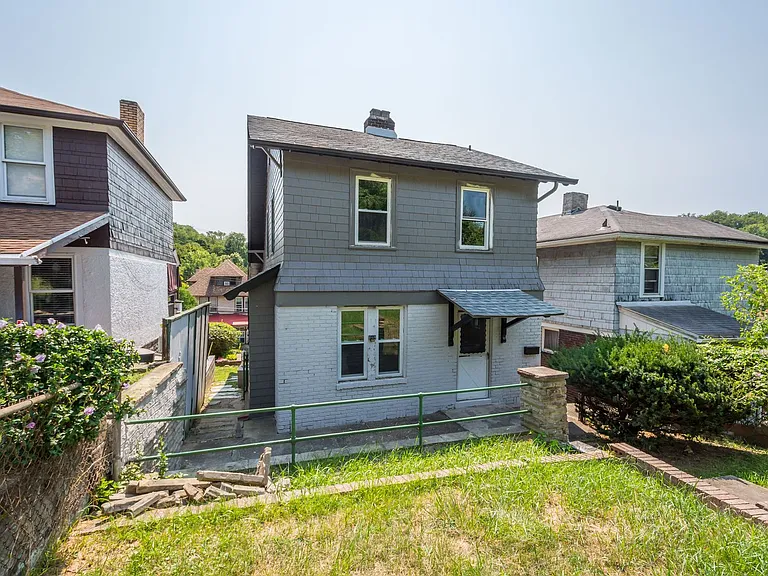 1303 Woodlawn Ave — Photo 10