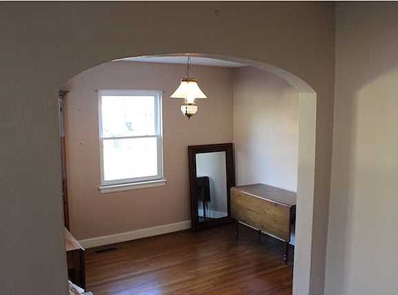 3rd image of 411 N Lovell Ave