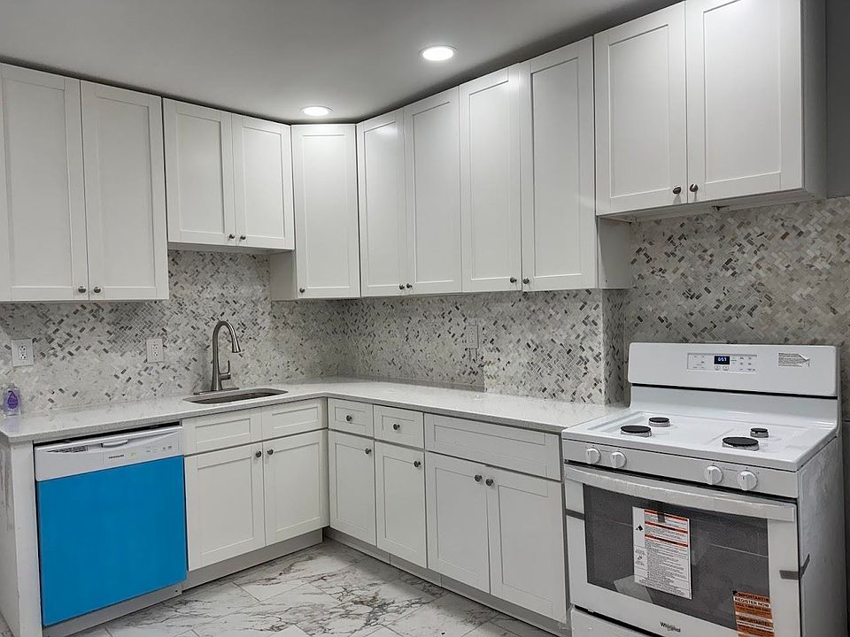 1st image of 306 Summit Ave Floor 2
