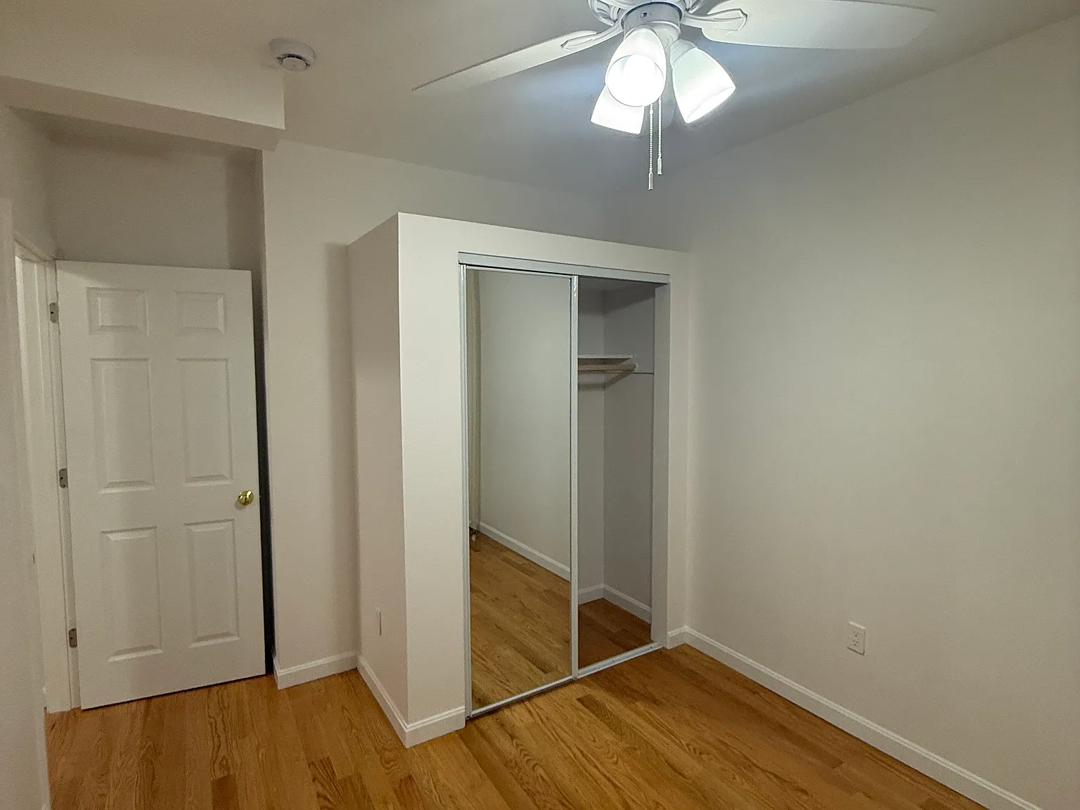 2 bed, 999 sqft, $3,700 — Photo 3