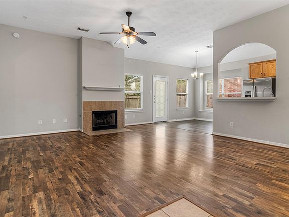 4th image of 2222 Valley View Xing