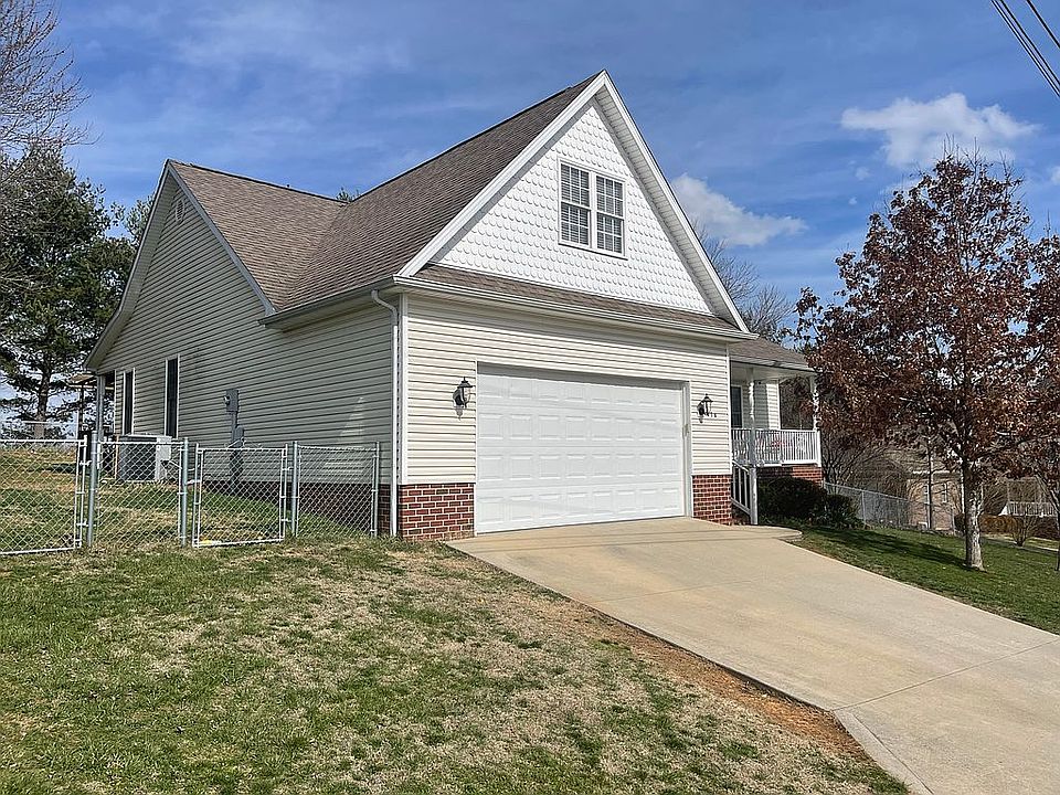 1st image of 136 Park Ln