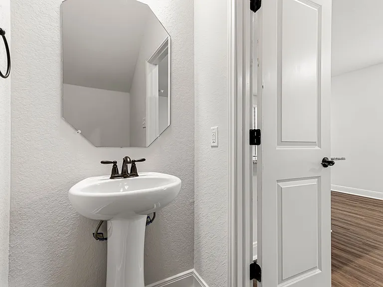 2503 Lynwood Bnd #101 — Photo 17