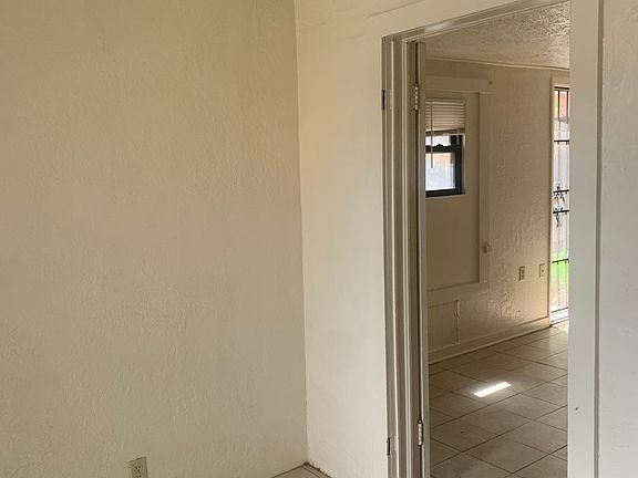 4th image of 307 Columbia Dr SE #A-1/2
