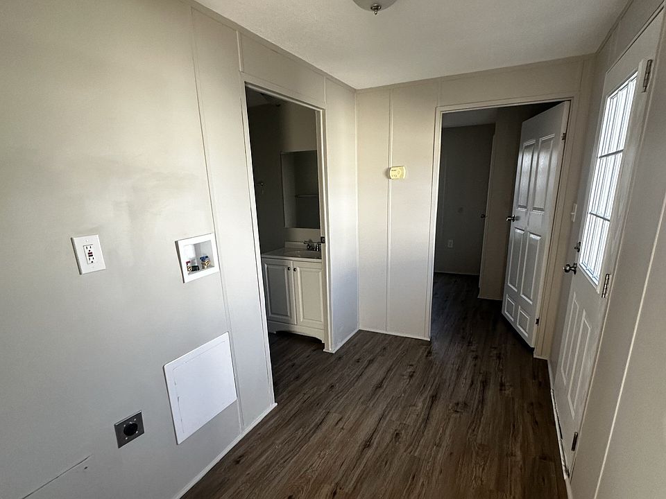 1st image of 700 E 6th St #30