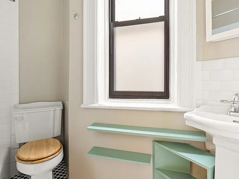 454 15th St #2R — Photo 10