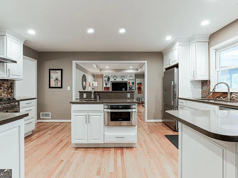 485 Riverside Pkwy — Photo 26