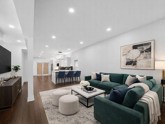 3rd image of 148 W 59th St