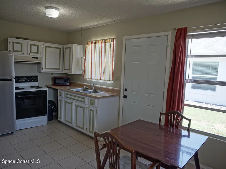 1423 Jasper Ave NW — Photo 18