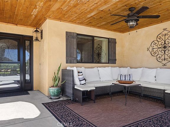 5th image of 927 Osos Way