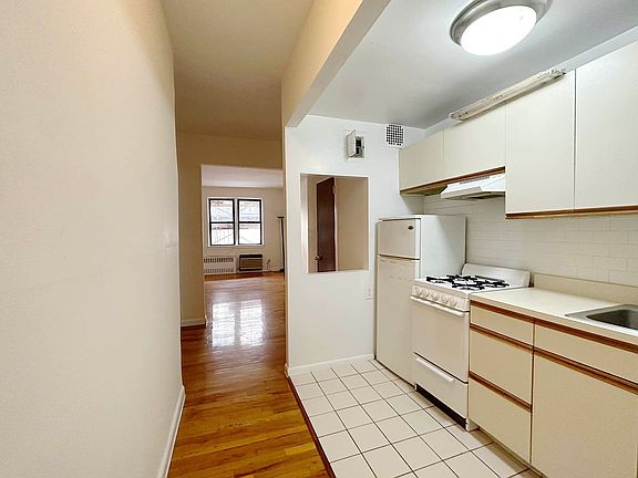 4th image of 65 Downing St APT 2d