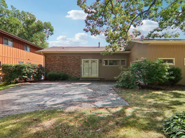 39563 N Channel View Dr, Antioch, IL 60002