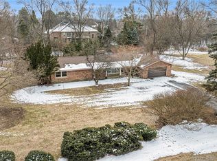 1085 Frankel Ln, Bloomfield Hills, MI 48302