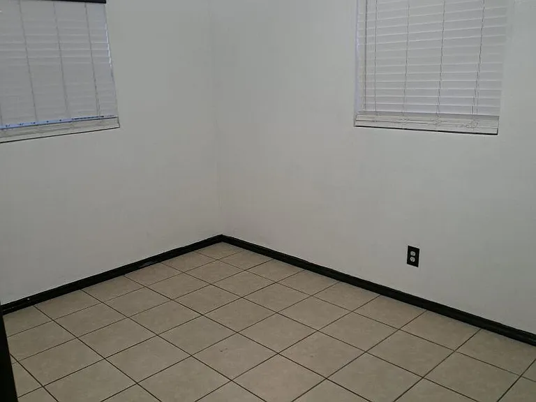 986 Gloria St — Photo 12