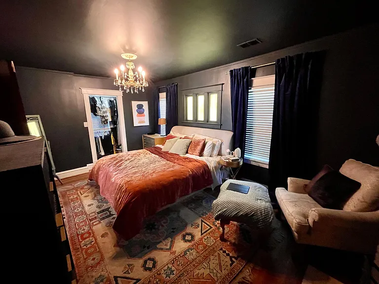 4233 Kenwood Ave — Photo 13