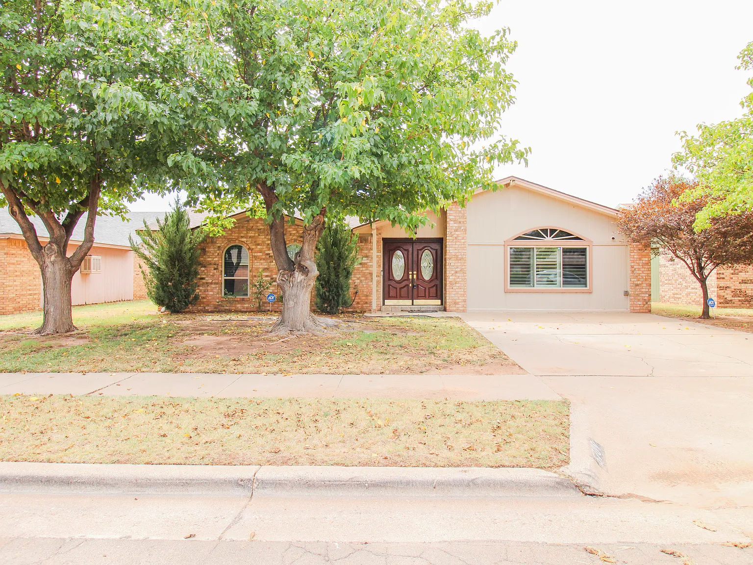 3 bed, 1886 sqft, $2,050 — Photo 3