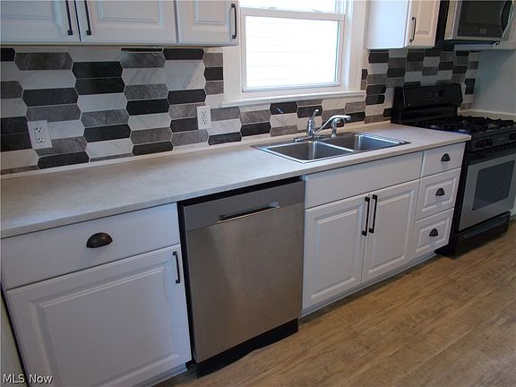 5th image of 809 Woodland Ave