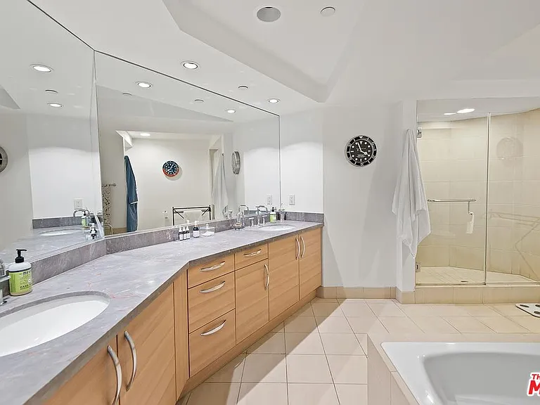 13650 Marina Pointe Dr #906 — Photo 18