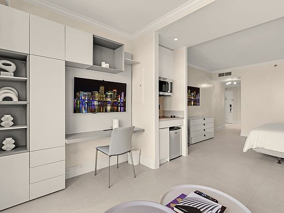 4th image of 4385 Collins Ave #Id1540495p