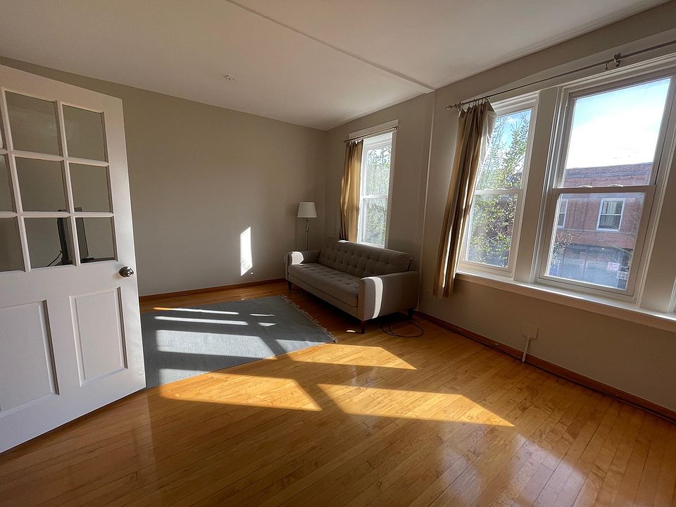 1st image of 2889 N Milwaukee Ave Floor 2