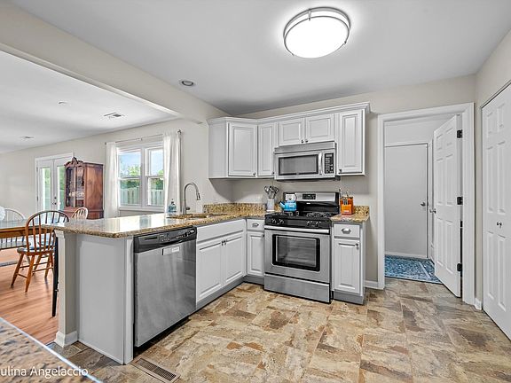 5th image of 5547 S Bruner St