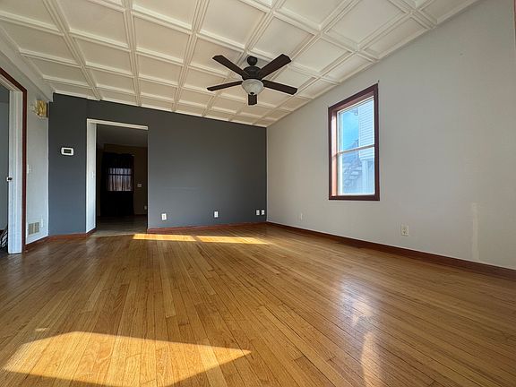 3rd image of 517 W Beaver St