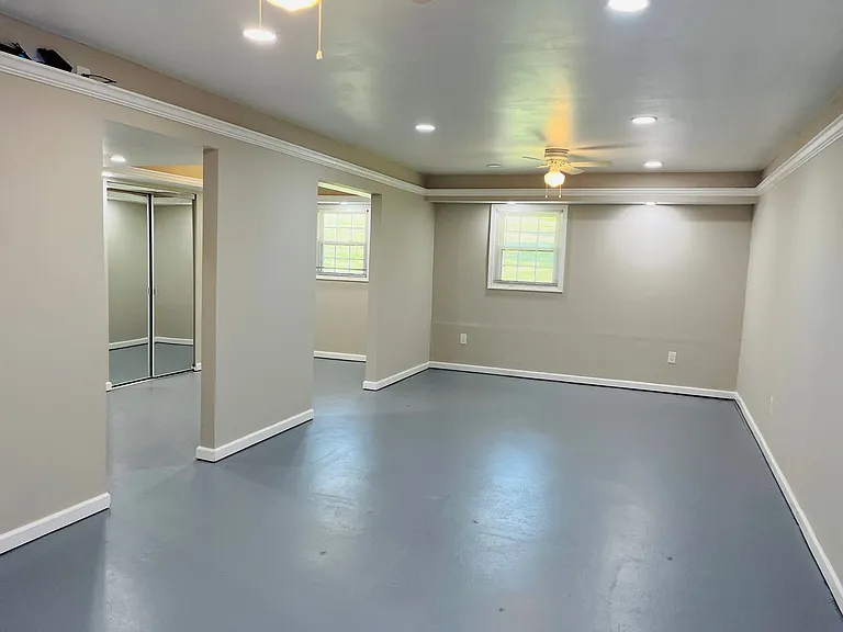 147 N Lake Dr — Photo 43