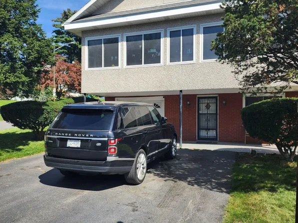 51 Winnie St, Albany, NY 12208