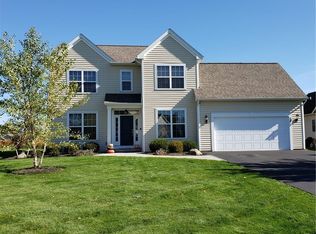 22 Copper Beech Run, Fairport, NY 14450