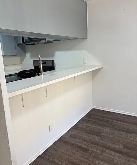 South St Apartments — Photo 4