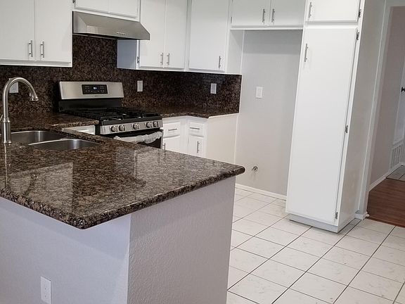 4th image of 2717 S Rockridge Ln