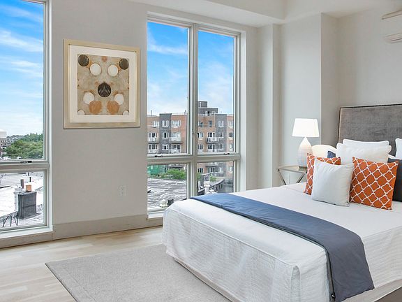5th image of 72 N Henry St #2E