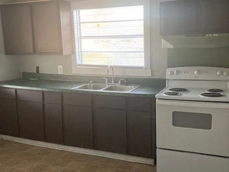 1412 Jo Ellen Cir — Photo 7