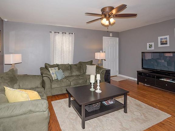 3rd image of 1564 E 52nd St