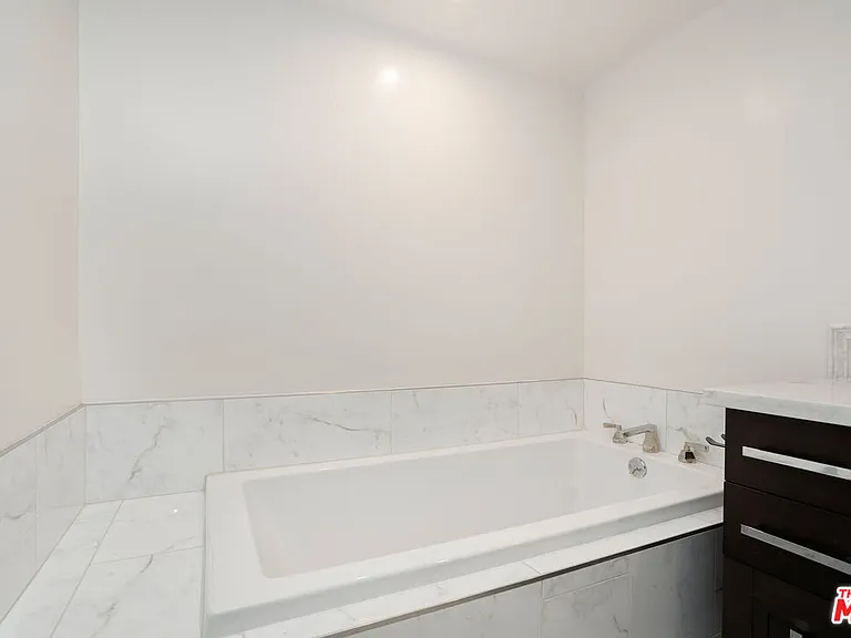 10523 Ashton Ave #301 — Photo 27