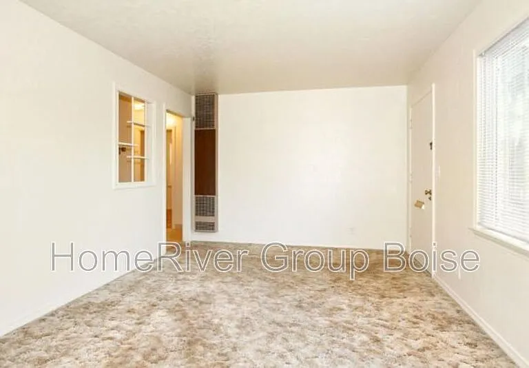 2201 W Dorian St — Photo 6