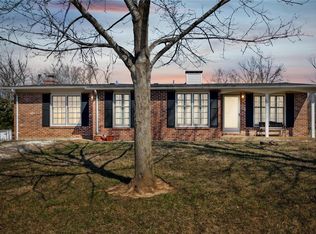 811 Streiff Ln, Ballwin, MO 63011