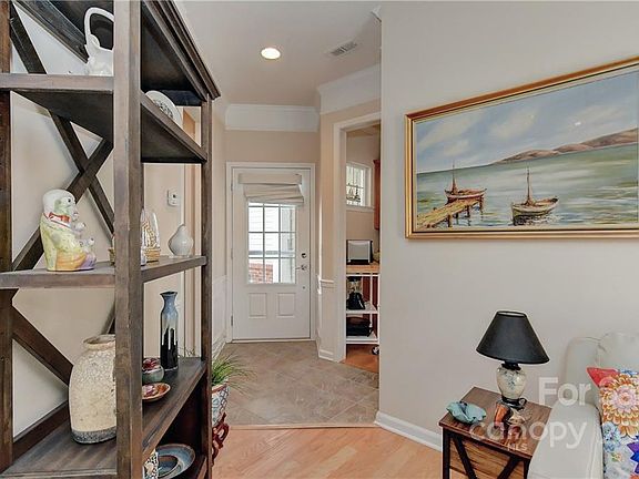 4th image of 33124 Tanager Ct