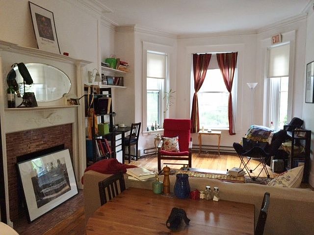 2nd image of 1077 Beacon St #5-Z