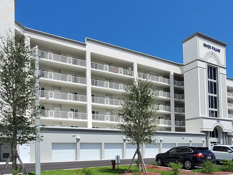 1805 Riverside Dr #205 — Photo 2