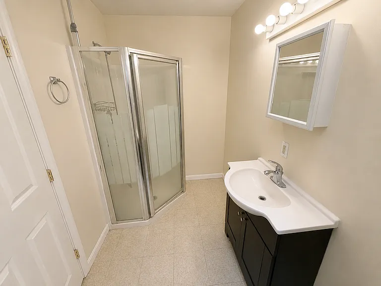 40 Colchester Ave — Photo 16