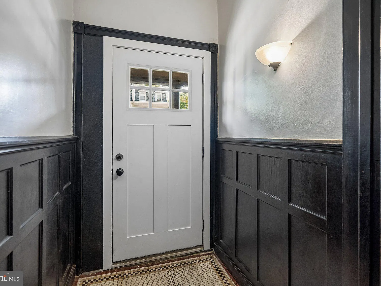 2 bed, 1.0 bath, 880 sqft, $1,300 — Photo 2