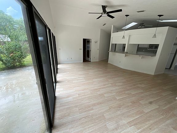 5th image of 4050 Linwood Dr
