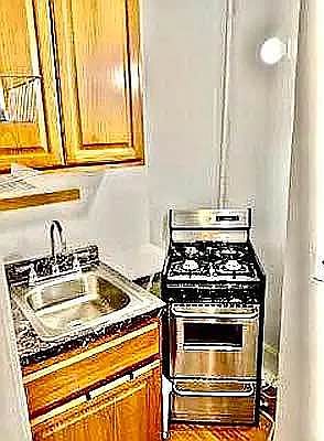 3rd image of 21 W 85th St #Penthouse 5