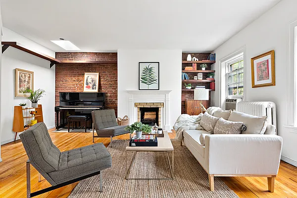 Sold by Compass | media 10