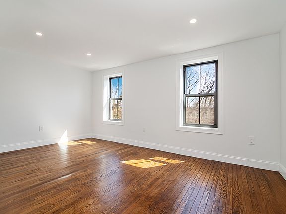 3rd image of 534 Hancock St APT 3