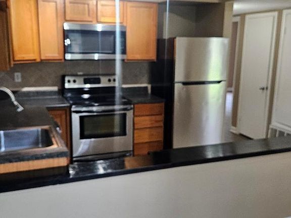 5th image of 8941 Gaylord St #209