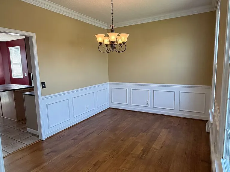 2076 Howlong Ave — Photo 7
