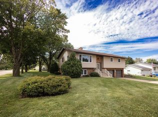 524 Woodview Ln, Dodgeville, WI 53533