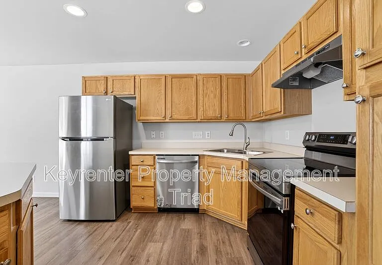 805 Creek Crossing Trl — Photo 7